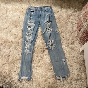 American Eagle Hi-Rise Distressed Mom Jean Size 0 Regular